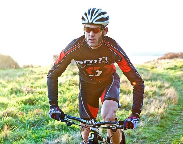 Geoff Kabush will race for the Scott-3Rox Racing Team in 2012