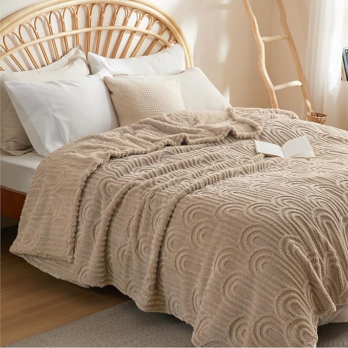 Bedsure, Bedsure Fleece King Size Blanket for Bed - Super Soft & Cozy, Fluffy Blankets for Women & Girls, Ideal for Sofa & Couch, Brown, 108x90 Inches