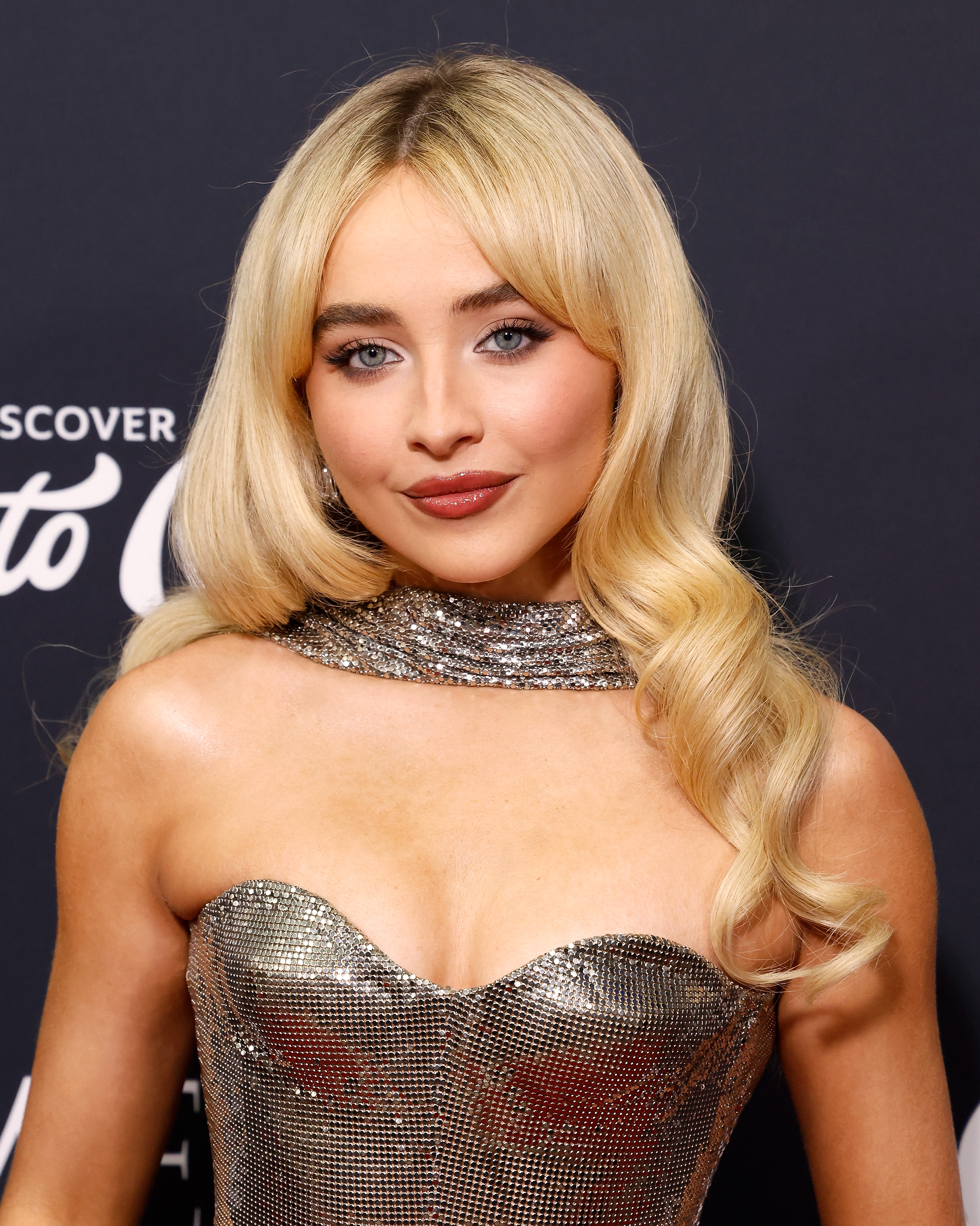 Sabrina Carpenter, long layers, summer haircut trends 2025