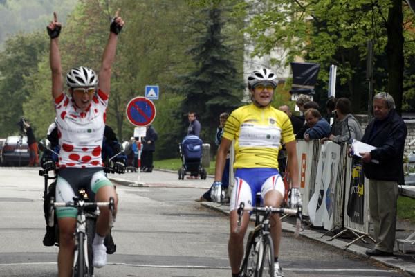 Annemie Van Vleuten and Marianne Vos (both Nederland-Bloeit) celebrate their 1-2