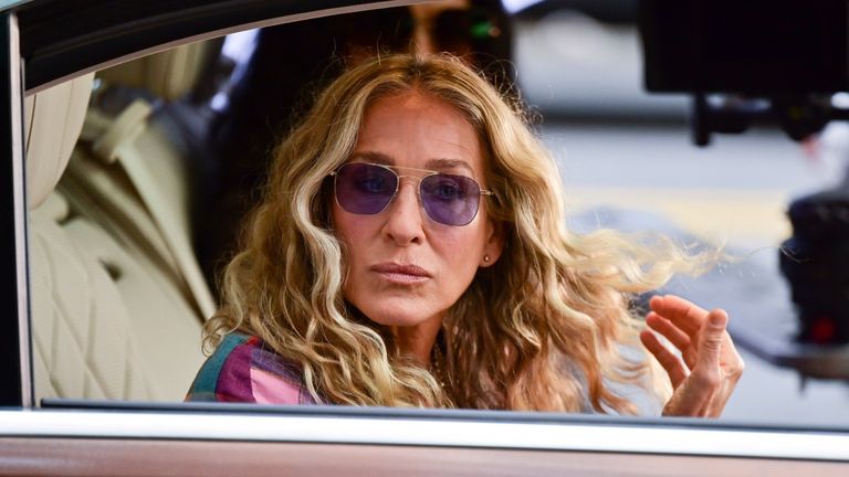 Carrie Bradshaw's latest look in Sex and the City has left Sex and the City fans unimpressed