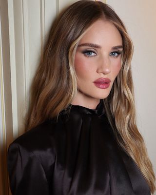 How to glowy makeup: Rosie Huntington-Whiteley