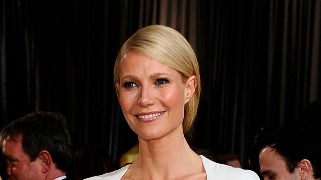 HOLLYWOOD, CA - FEBRUARY 26: Actress Gwyneth Paltrow arrives at the 84th Annual Academy Awards held at the Hollywood &amp; Highland Center on February 26, 2012 in Hollywood, California. (Photo by Frazer Harrison/Getty Images)