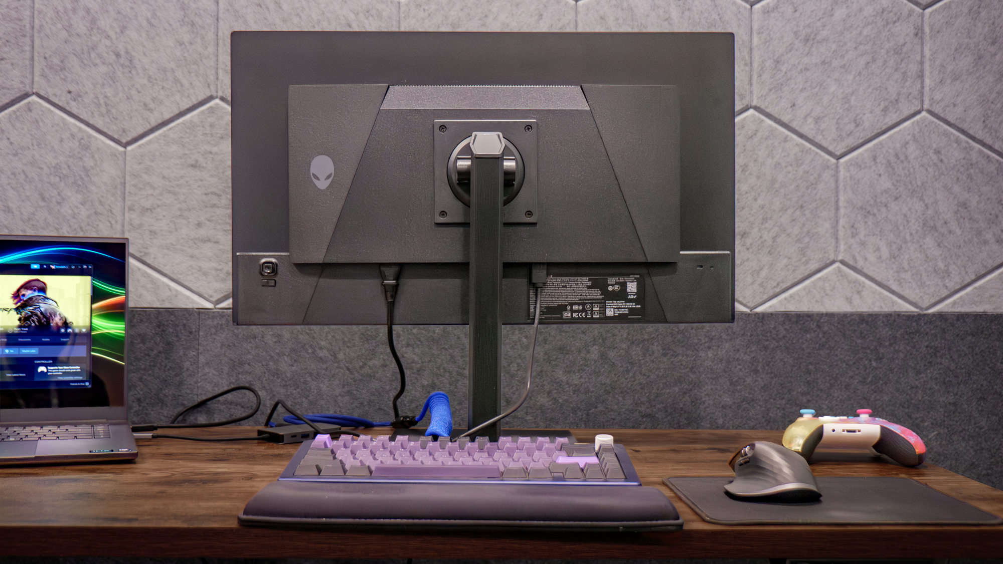 پشت مانیتور بازی Alienware AW2726DM.