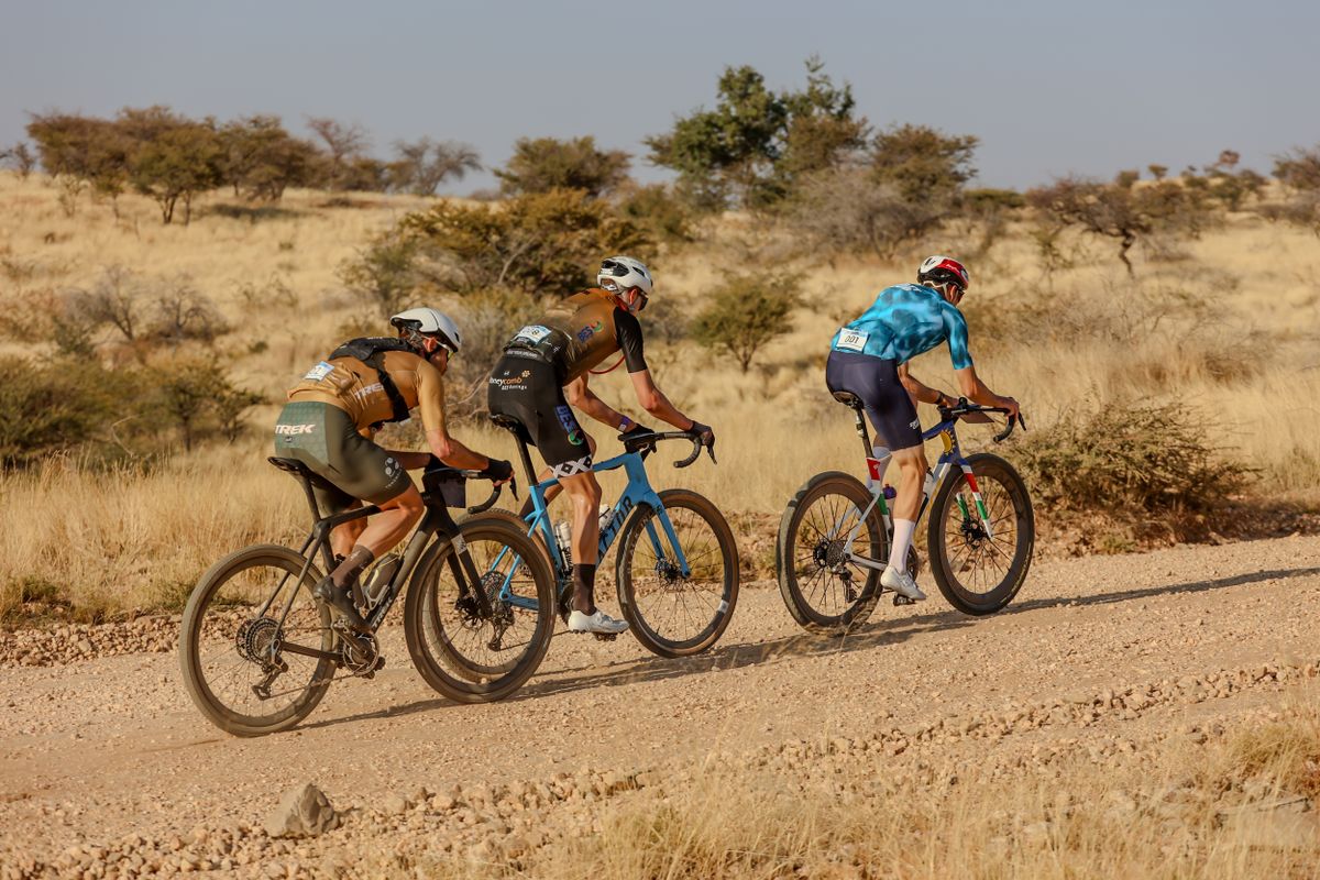 Elite men at the front of the race
