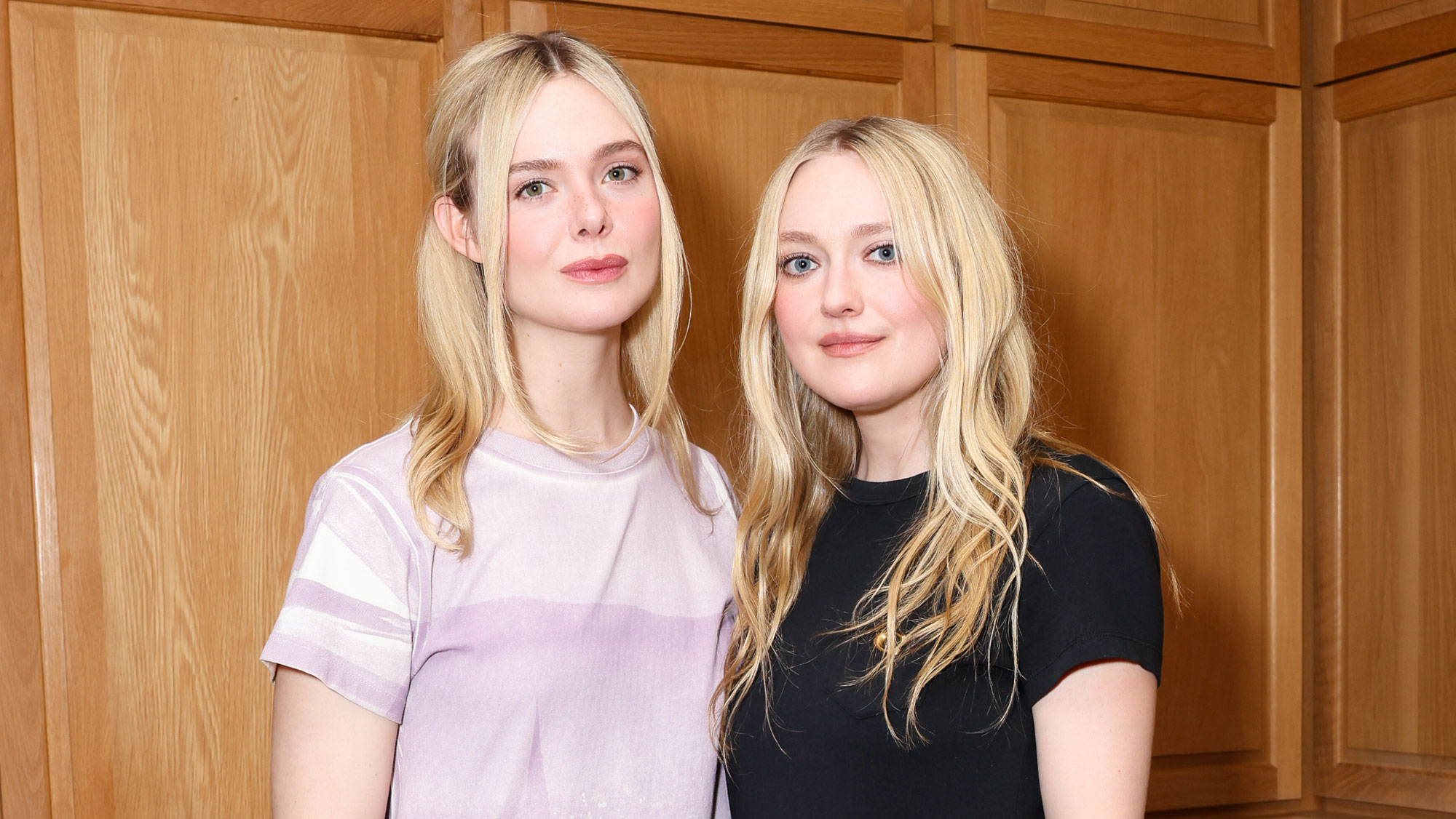 Elle and Dakota Fanning pose together at a Coach dinner in Los Angeles