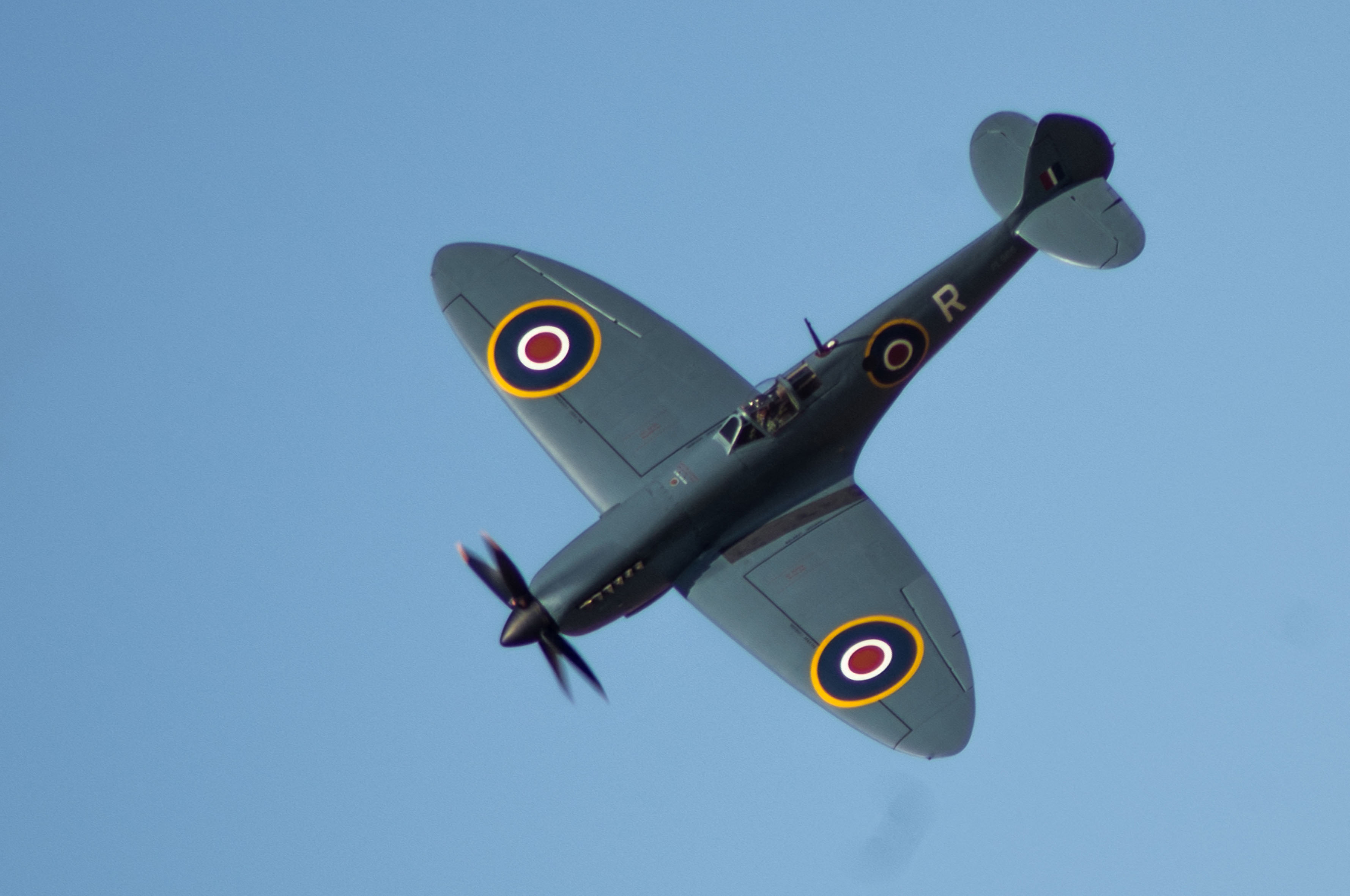Supermarine Spitfire diving