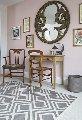 pale pink hallway with grey carpet and patterned rug