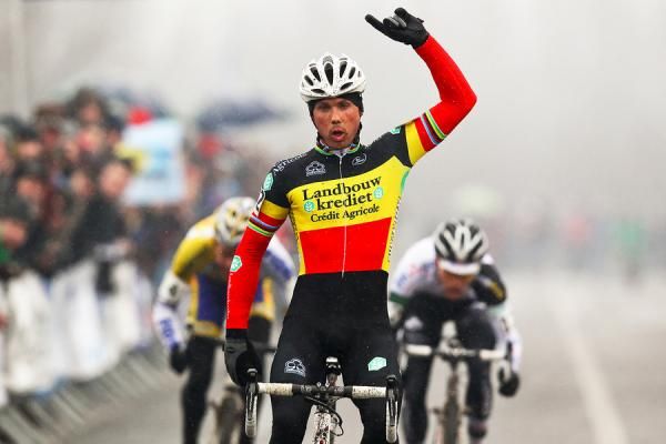 Nys triumphs in the GP Stad Eeklo, in a thrilling three-man sprint.