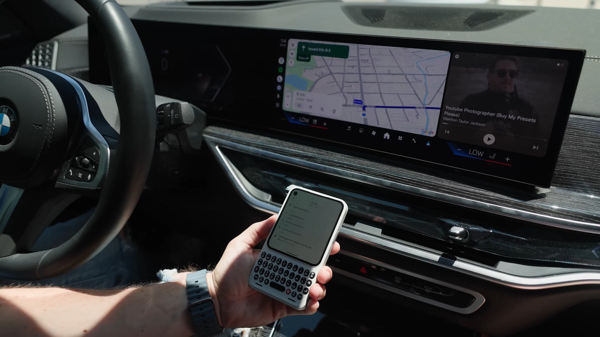 Hands-on video of the Clicks Communicator uploaded by the company