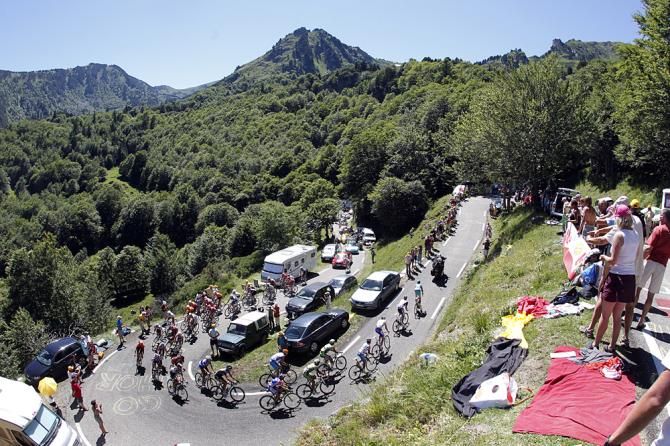 Astana lead the group on Stage 14 to Ax Domaines at the 2010 Tour