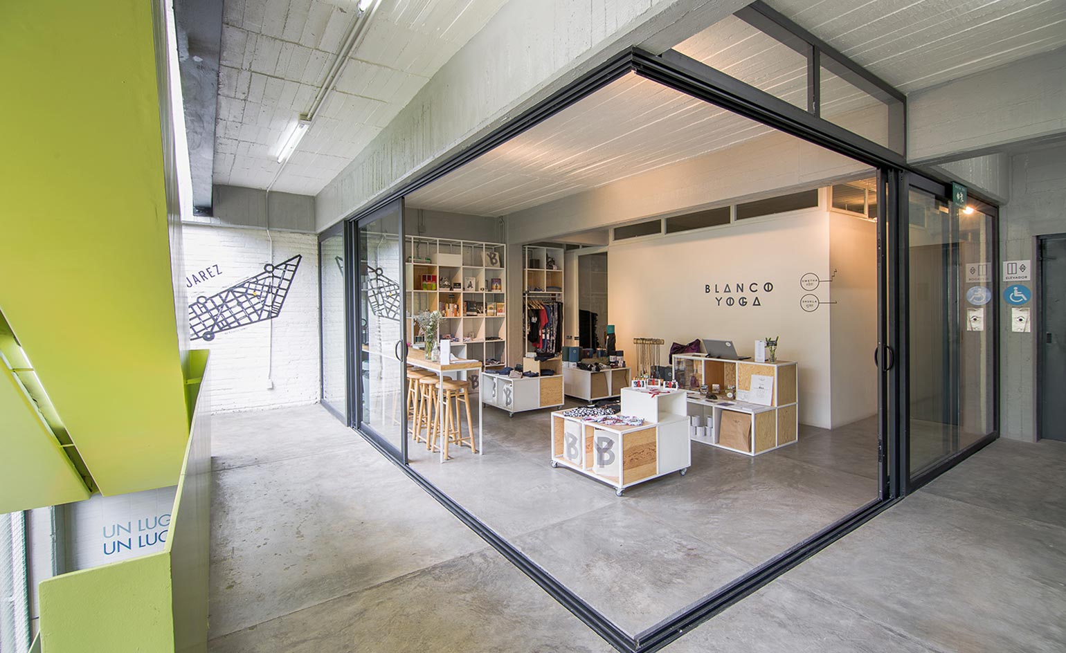 Blanco Yoga corner shop