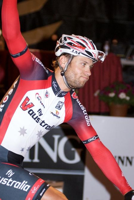 Ben Kersten (Fly V Australia) salutes the crowd in Anniston