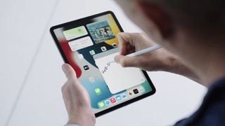iPadOS 15 in use with Quick Notes