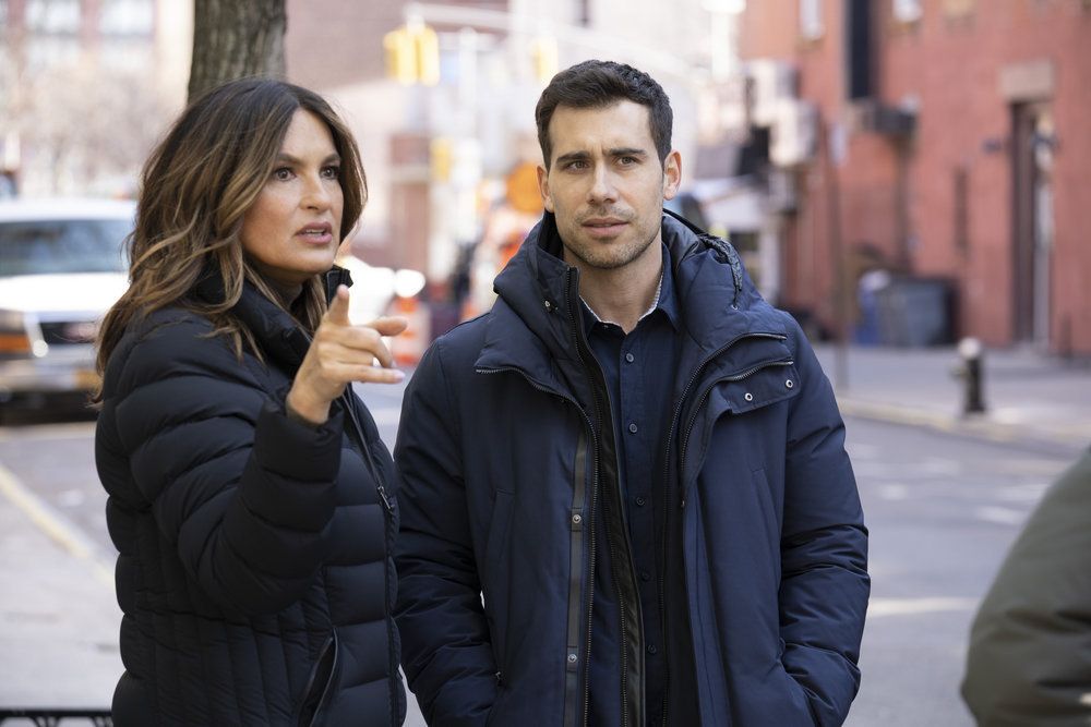 Mariska Hargitay as Captain Olivia Benson, Octavio Pisano as Detective Joe Velasco in Law &amp; Order: SVU