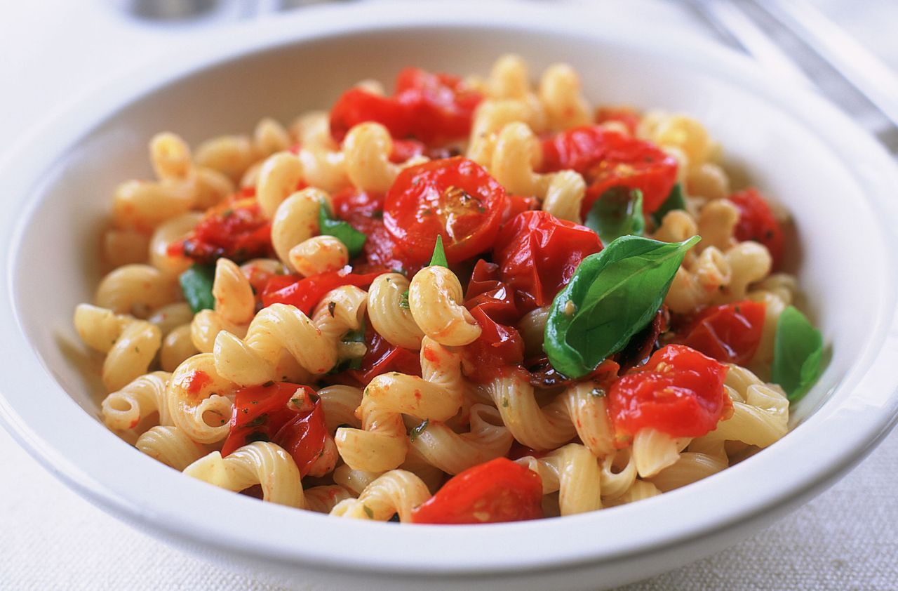 Pasta with juicy cherry tomatoes