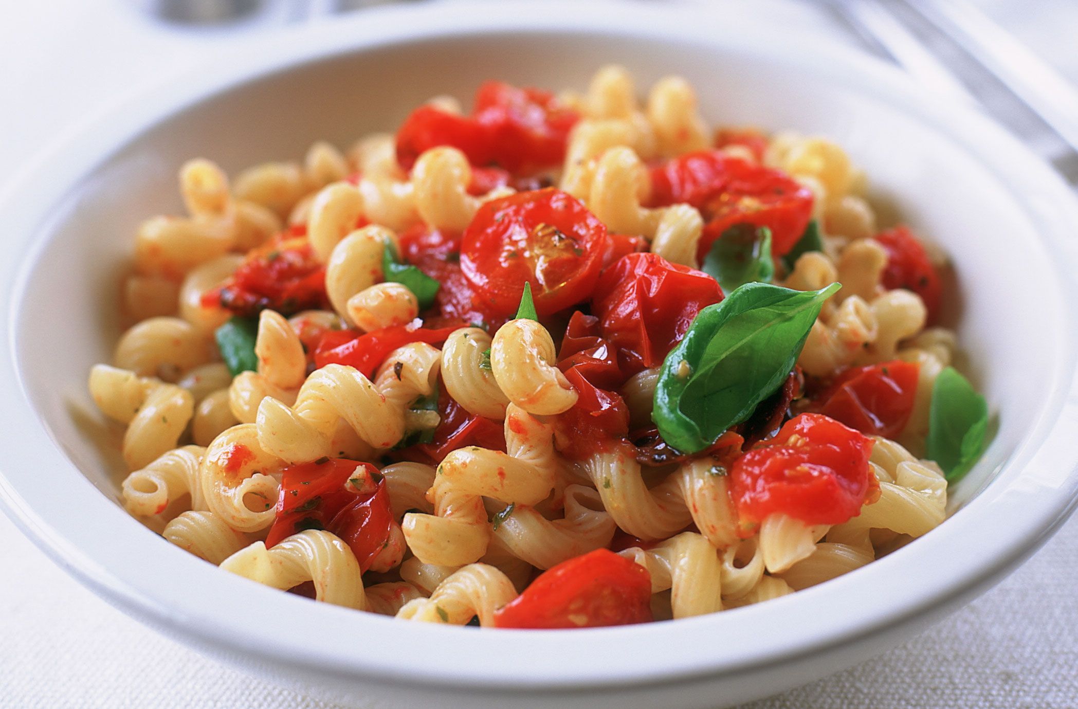 Pasta with juicy cherry tomatoes recipe