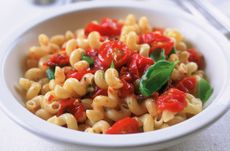 Pasta with juicy cherry tomatoes