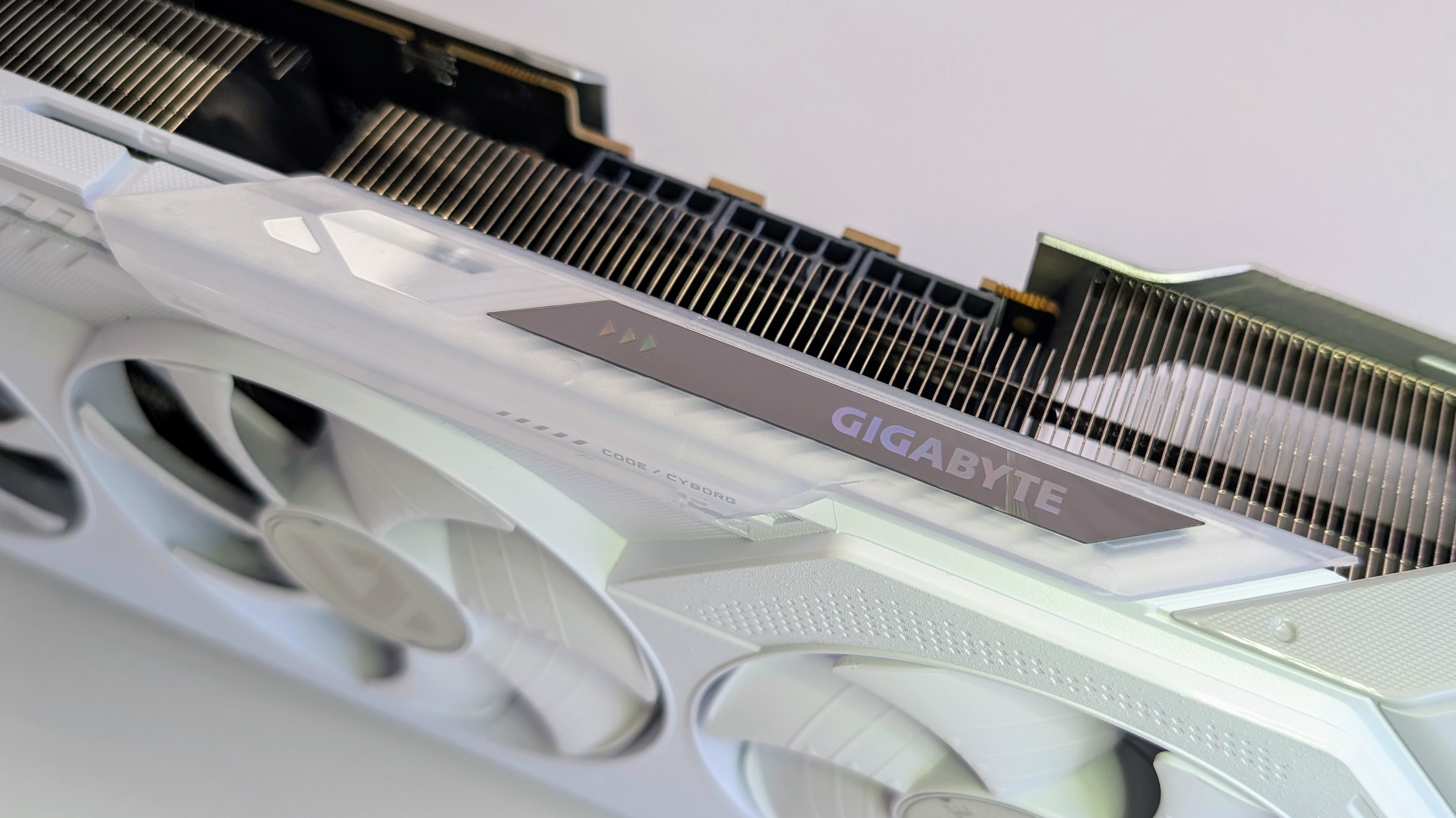 Gigabyte Radeon RX 9070 XT Gaming OC Ice 16GB power connectors from above