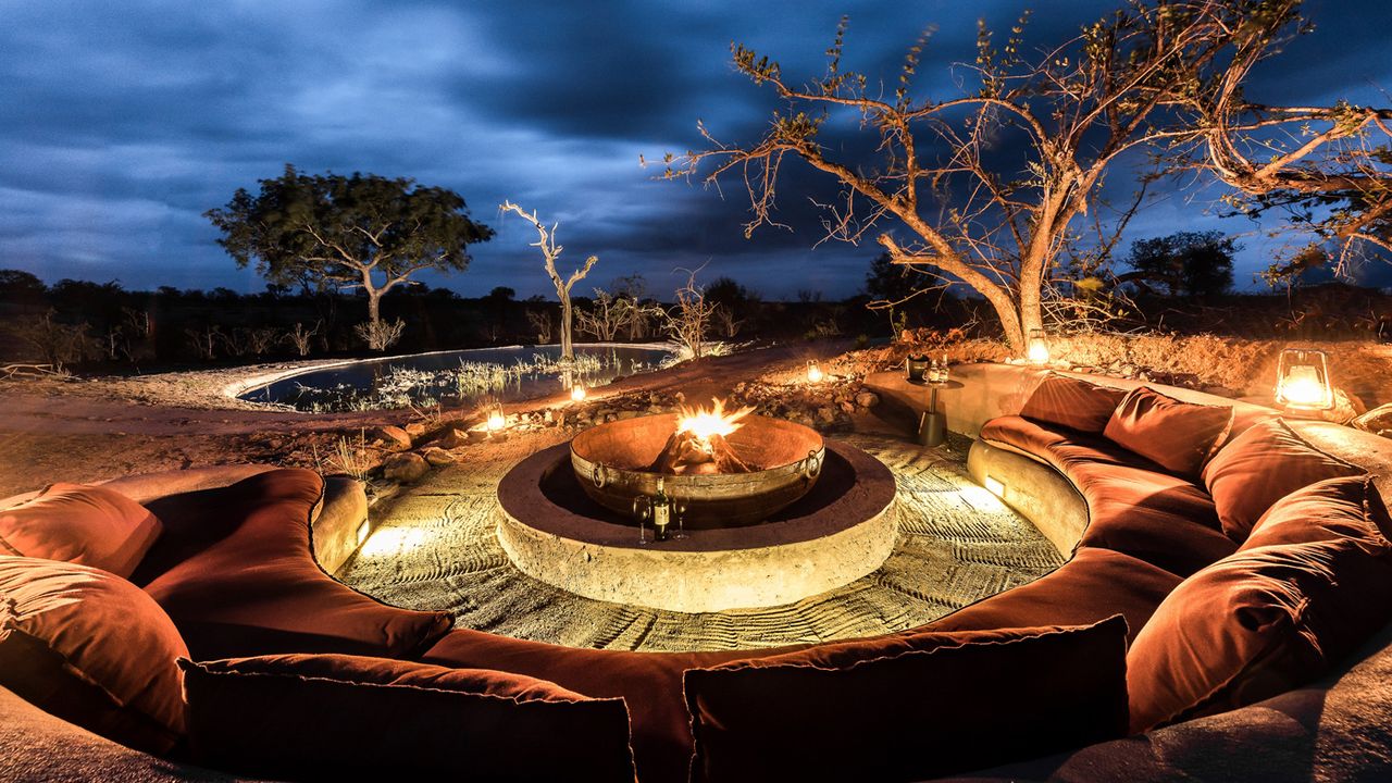 sabi-sabi-earth_lodge_fire_pit.jpg