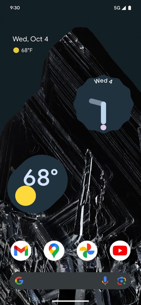 Google Pixel 8 Pro 'Licorice' Home Screen