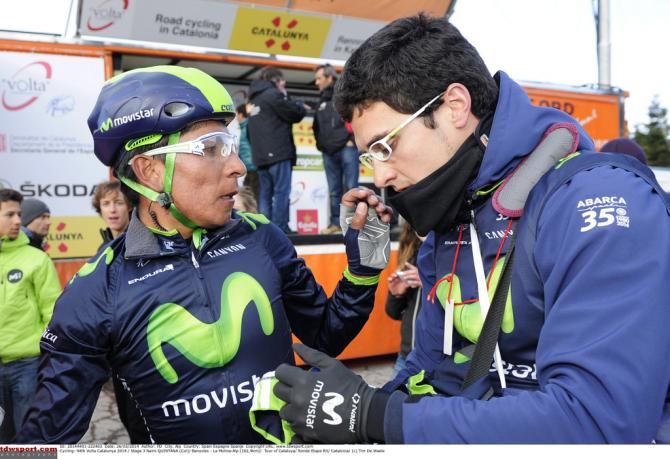 Nairo Quintana (Movistar) tries to get some more warm clothing