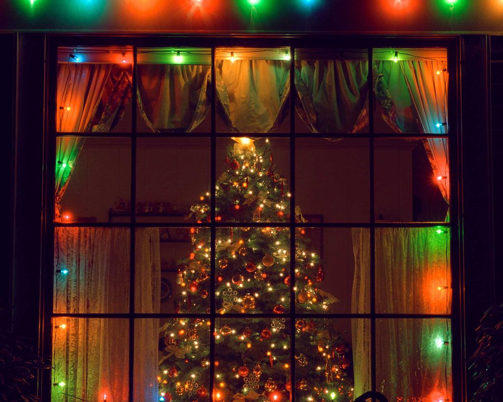 Christmas window lighting ideas 10 looks for a cozy glow Gardeningetc