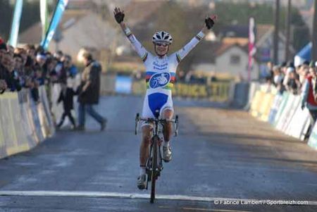 Marianne Vos (Rabobank) seals an emphatic triumph.