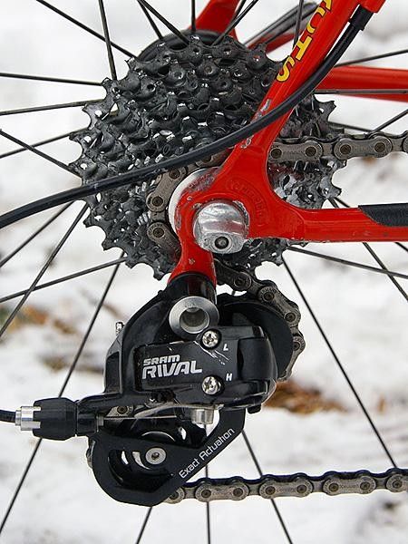 Rear shift performance is fast, precise and robust thanks to a more forgiving cable pull ratio and the unique Exact Actuation derailleur geometry.