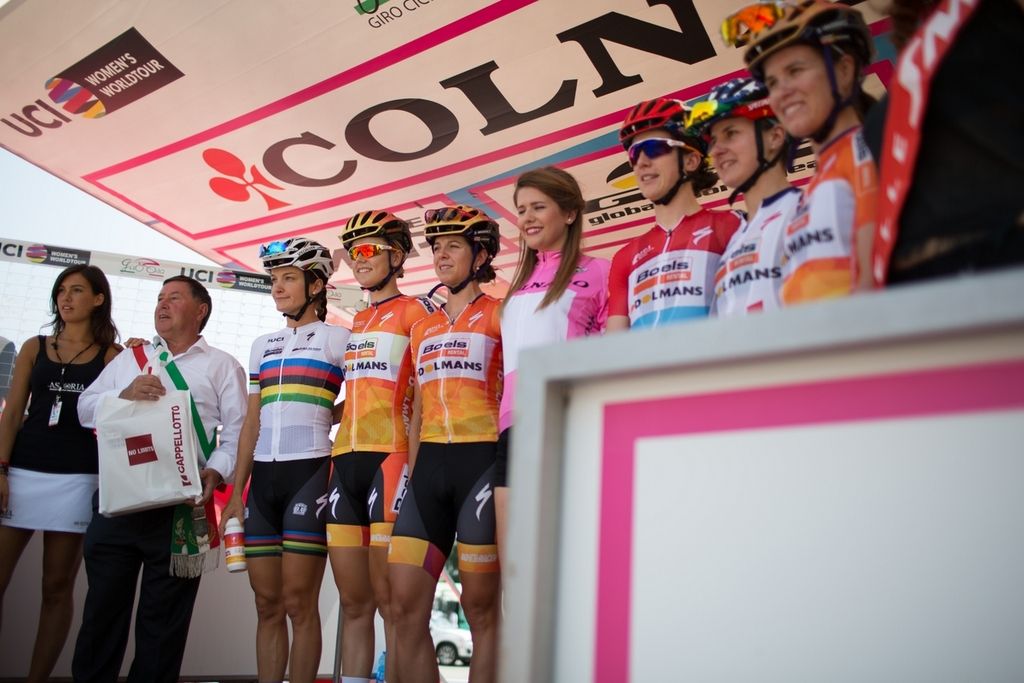 The Boels-Dolmans team at sign on