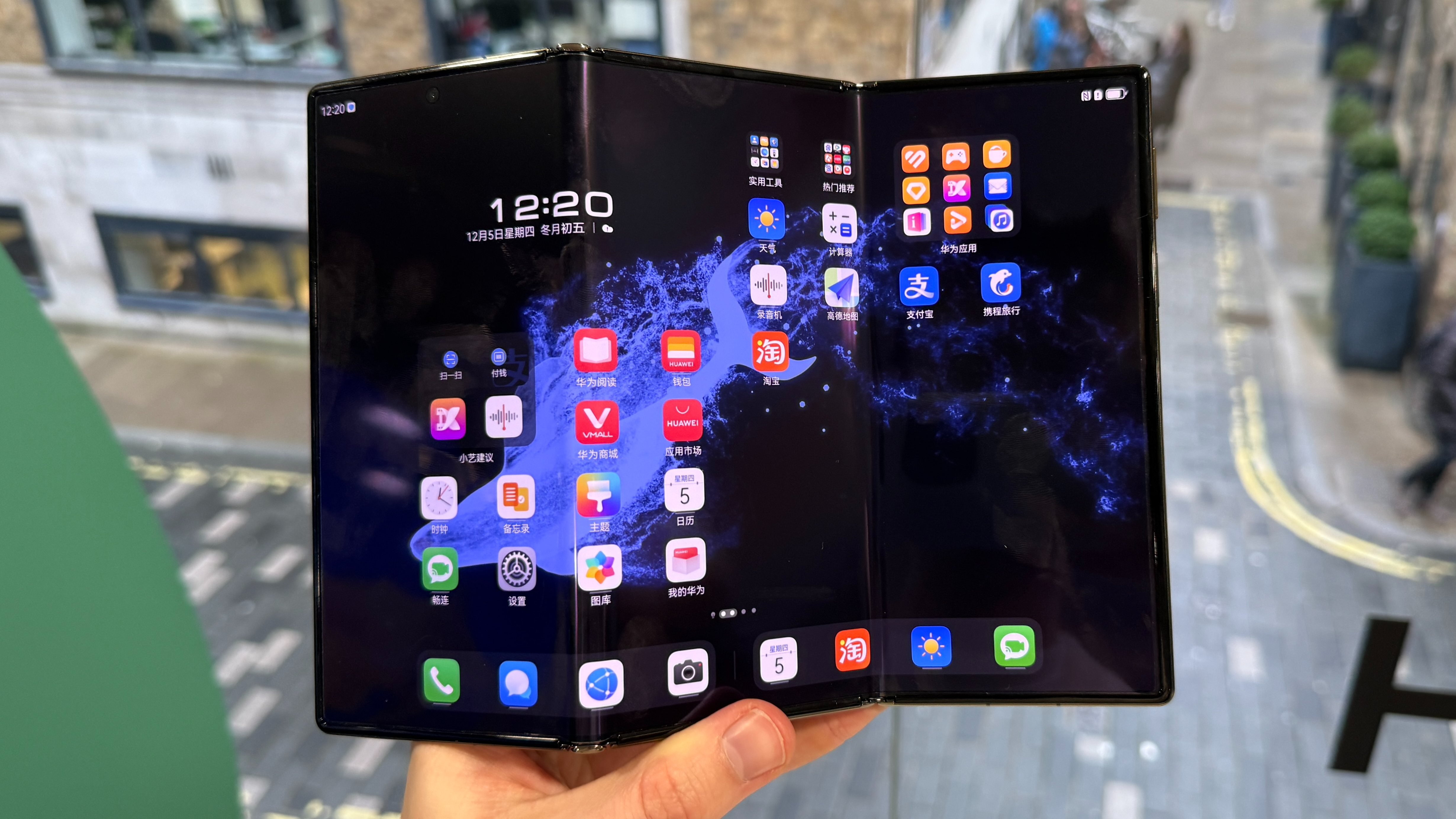 Holding the Huawei Mate XT in-hand