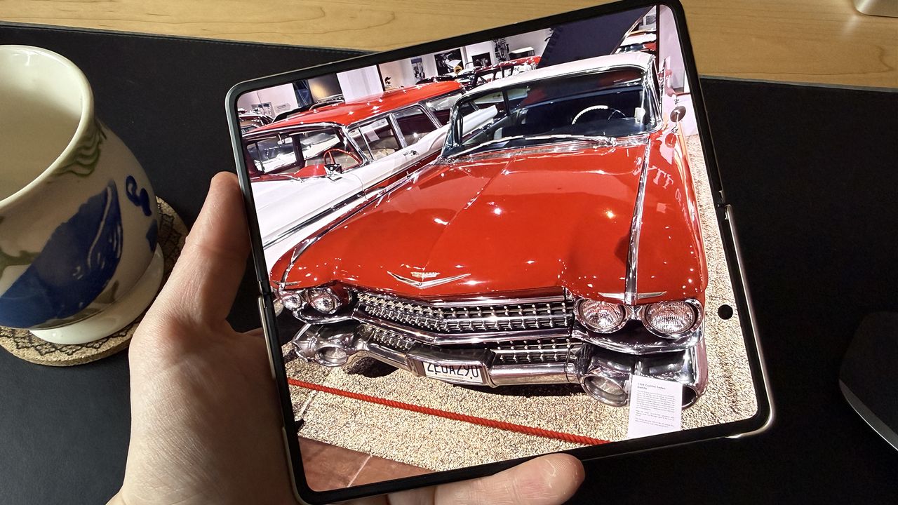 4 things I love about my £1,400 foldable phone (and 1 that I hate)