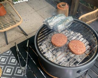 BergHOFF Tabletop BBQ cooking corn and burgers