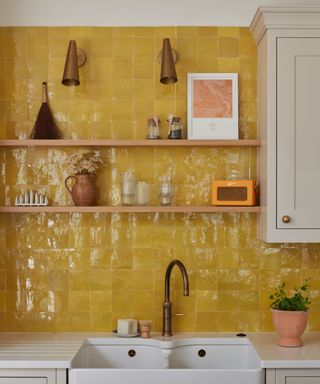 Kitchen with yellow zelige tiles on splashback