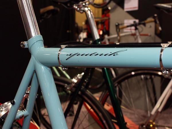 Some will see the chrome housing clamps as a classic touch (which they are) but they also make for a clean look if you decide to ditch the rear brake.