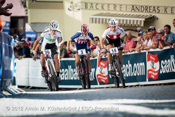 A round during the elite women's eliminator finals featuring Lea Davison (United States) and other riders