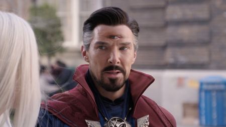 Strange with a third eye in Multiverse of Madness' mid-credits scene.