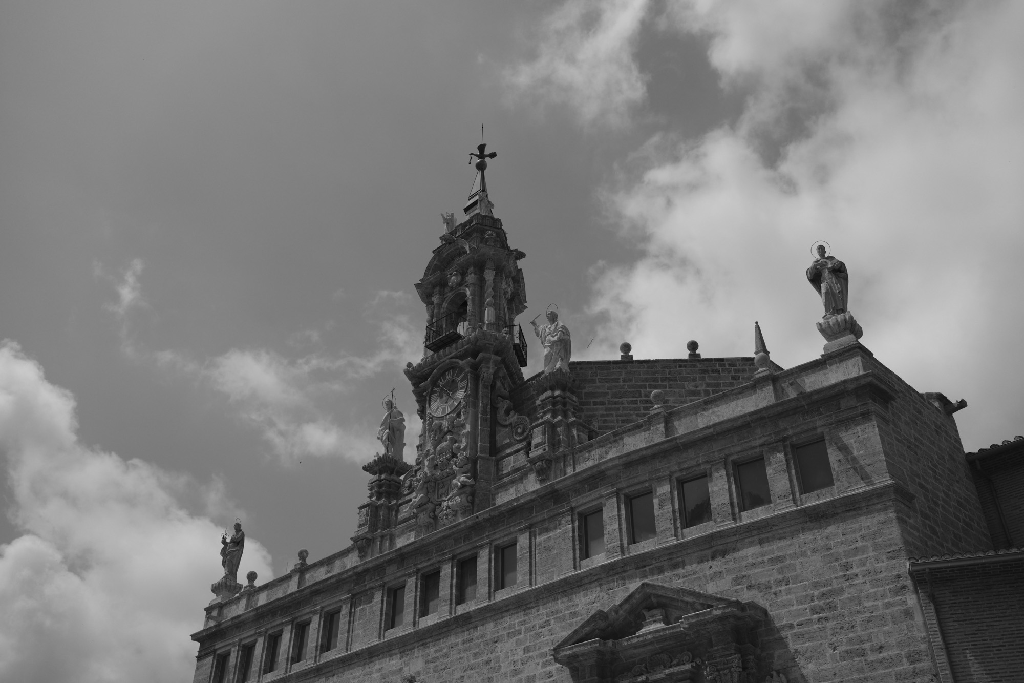 Street photography in Valencia, Spain, taken with the Fujifilm X-E5 mirrorless camera and XF 23mm f/2.8 lens