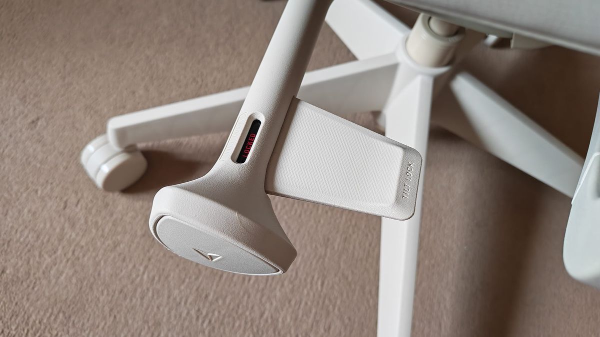 A review image of the Secretlab Atlas adjustment controls