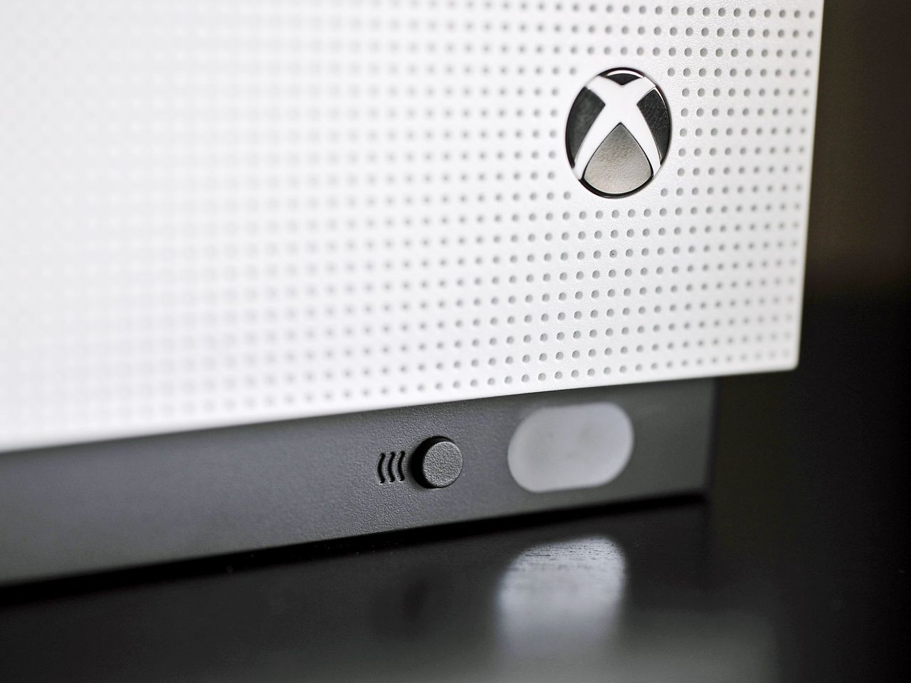 Xbox One S Pairing Button