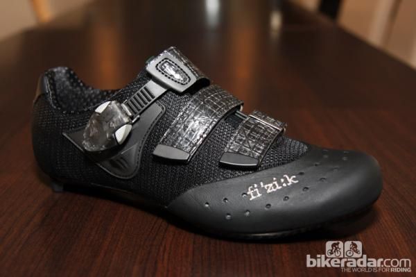 Fi'zi:k has completely revamped its shoe range for 2013. Topping the collection is the all-new R1, built with a thinner and stiffer one-piece carbon fiber outsole, more mesh, and more accommodating fit than the previous version.