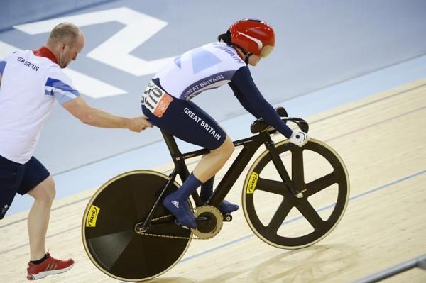 Victoria Pendleton (Great Britain) begins a heat in the 1/8 finals.
