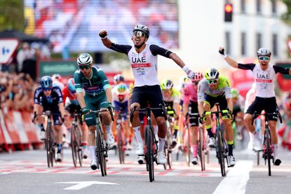 Juan Sebastián Molano wins Vuelta a España stage 12 as Kaden Groves ...