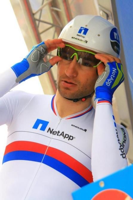 Jan Barta (NetApp-Endura) makes some last minute adjustments