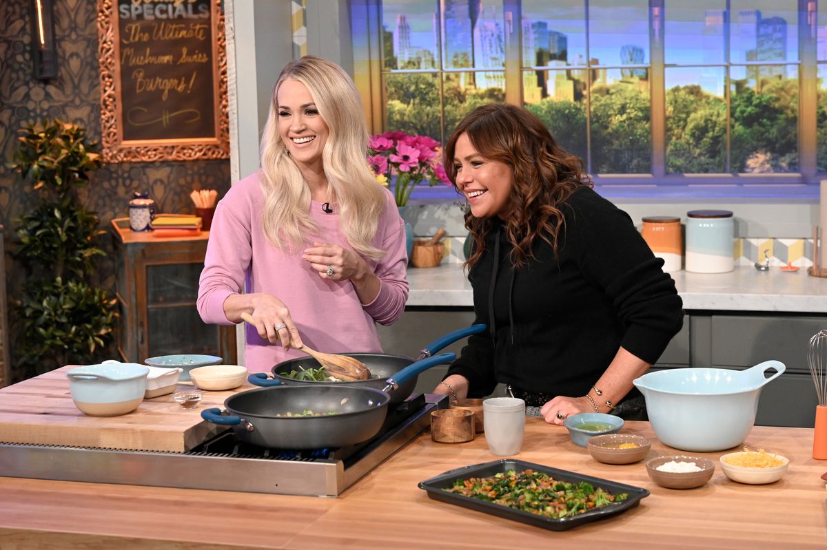 Rachael Ray and Carrie Underwood cook on the set of &#039;Rachael Ray.&#039;