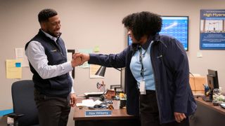 Jocko Sims and Natasha Rothwell as Alex and Mel in How to Die Alone