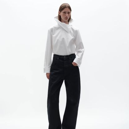 Bottega Veneta jeans and a chic blouse 