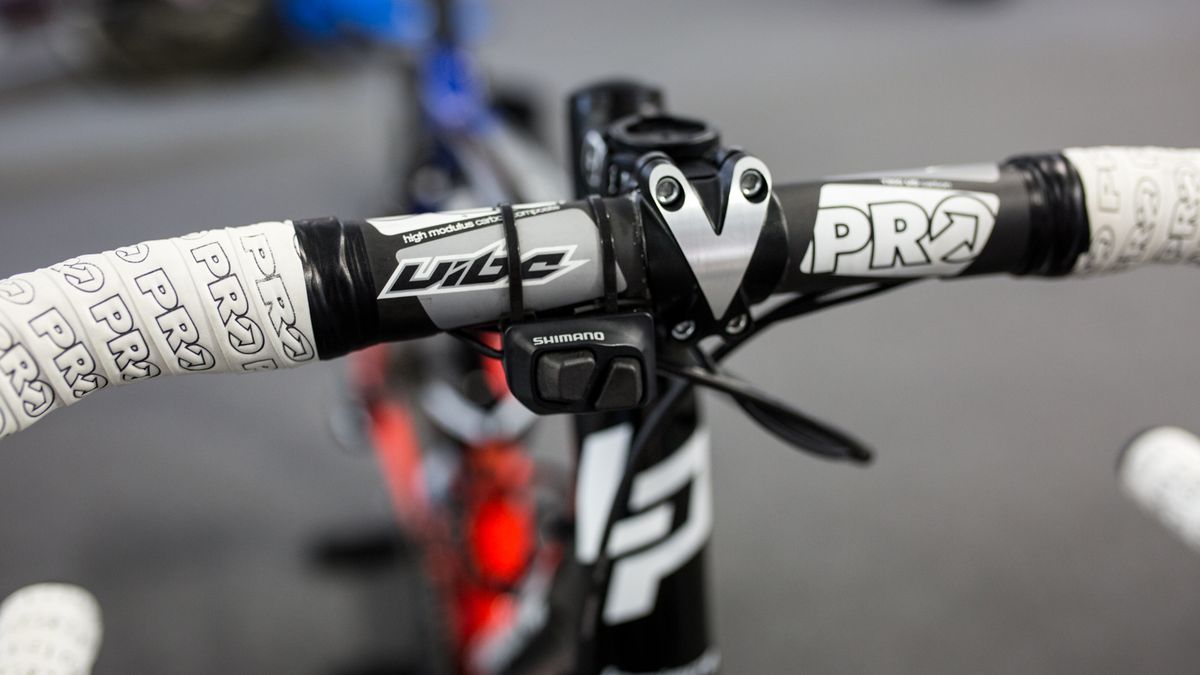Le Bon opts for the two-directional climber switch on the tops of his bar