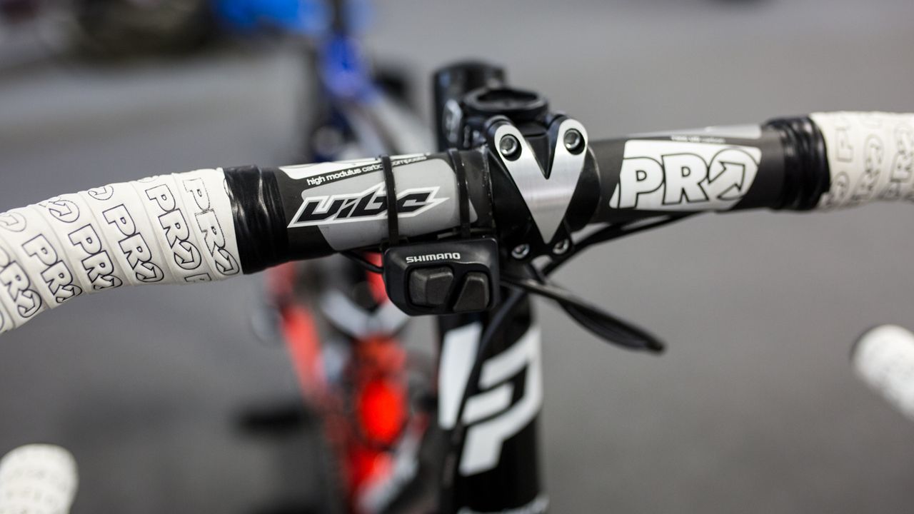 Le Bon opts for the two-directional climber switch on the tops of his bar