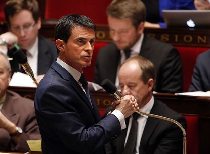 French Prime Minister Manuel Valls warns of chemical weapons attacks in parliament